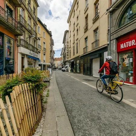 Apartment L'elegance- Centre Historique- Confort- Netflix- Marche Frais Et Local *